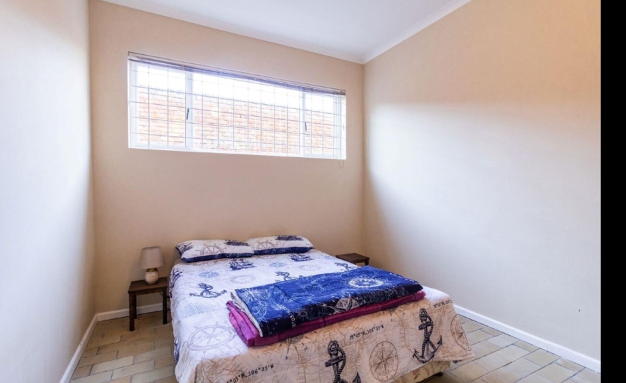 8 Bedroom Property for Sale in Middedorp Western Cape